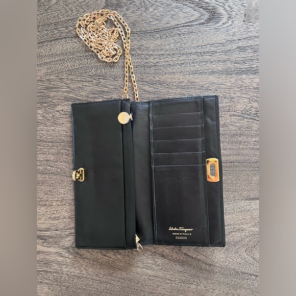 Authentic Salvatore FERRAGAMO Gancini Leather WOC, COA - Picture 2 of 5